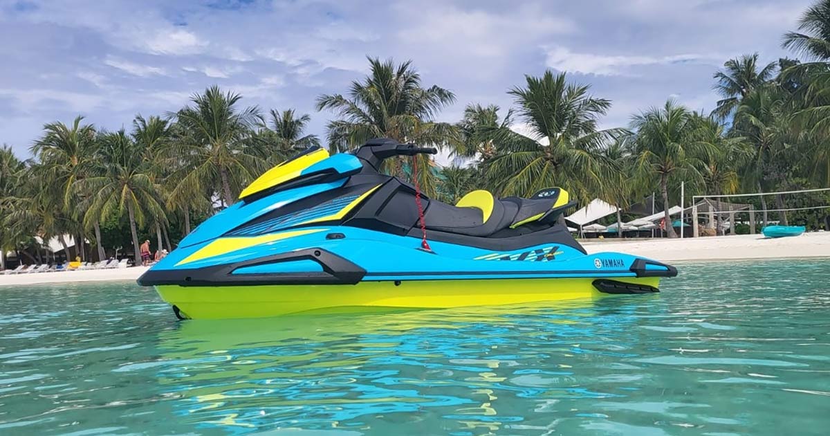 Jet Ski In Maldives Holiday Inn Resort Kandooma Maldives Jet Ski Tours