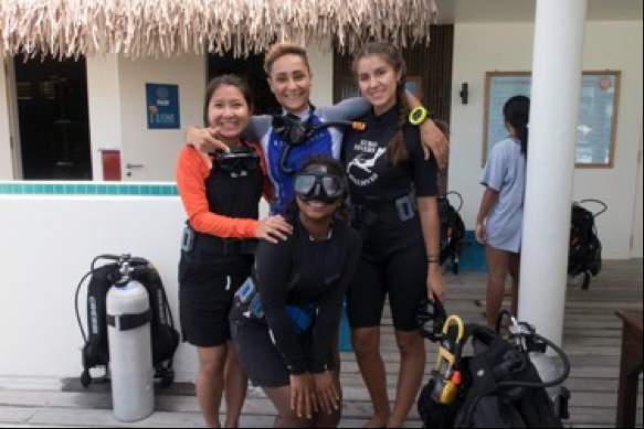 Scuba Diving Classes with Holiday Inn Resort Maldives